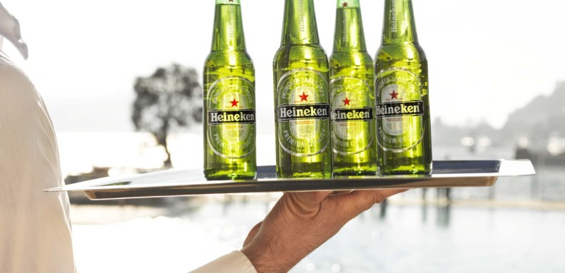 serving Heineken