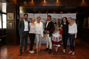 mladozenec i nevesta od galicka svadba 2017 vo poseta na pivara skopje