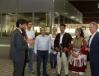 mladozenec i nevesta od galicka svadba 2017 vo poseta na pivara skopje